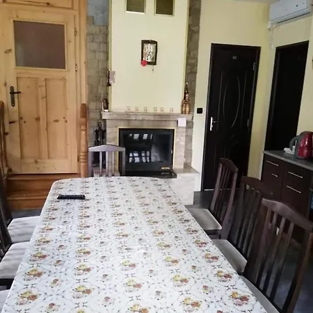 Къща За Гости Българи Τριάβνα