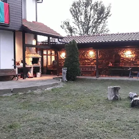 Къща За Гости Българи * Τριάβνα